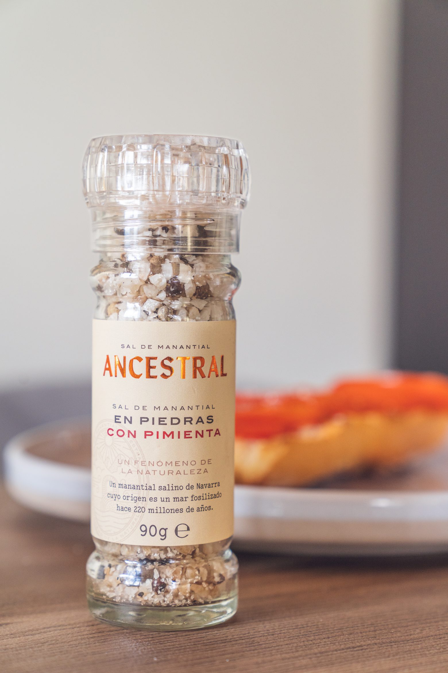 Moulin de sel en pierres d’Ancestral, produit naturel de Navarre.