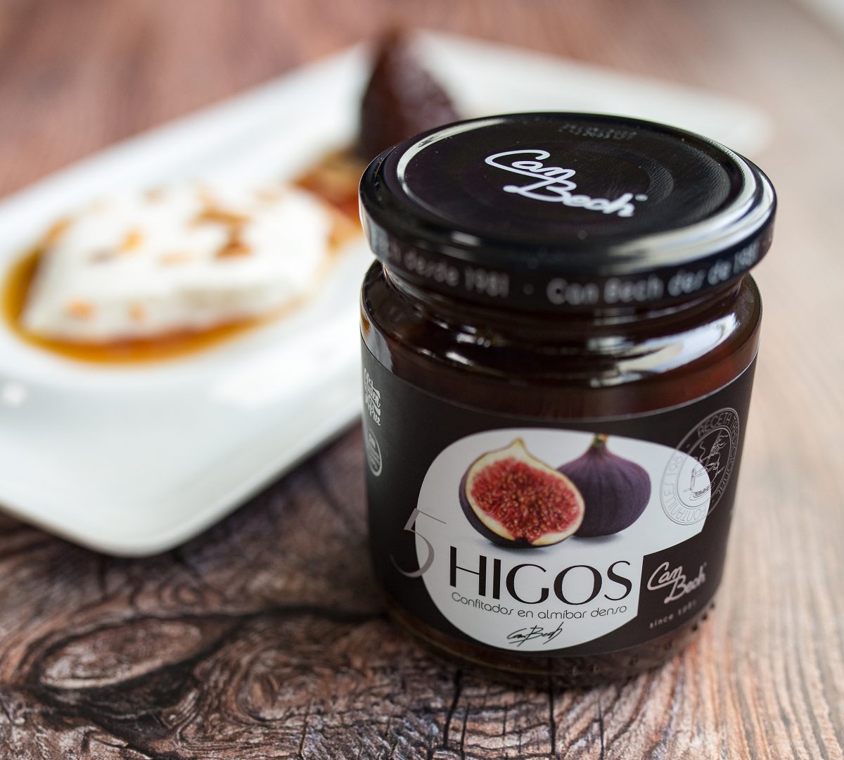 Pot de figues au sirop Can Bech, un accompagnement gourmet pour fromages et foie gras, parfait pour les fêtes de Noël.