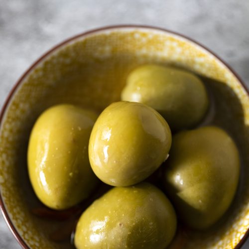 Olives vertes La Masrojana, spécialité espagnole, idéales pour les apéritifs.