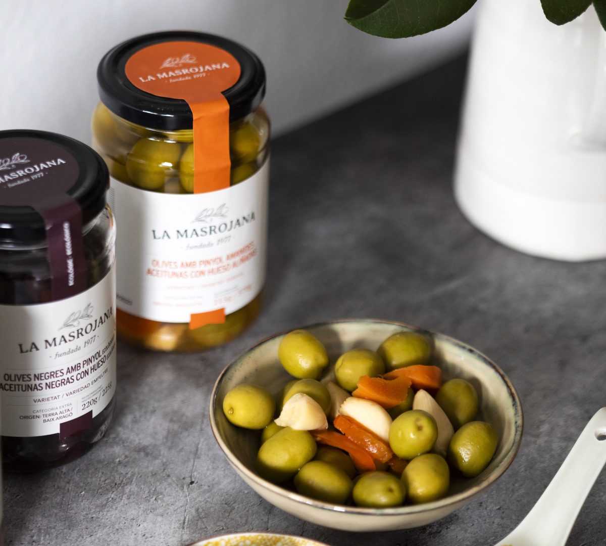 Pots d’olives La Masrojana, assortiments variés d’olives espagnoles.