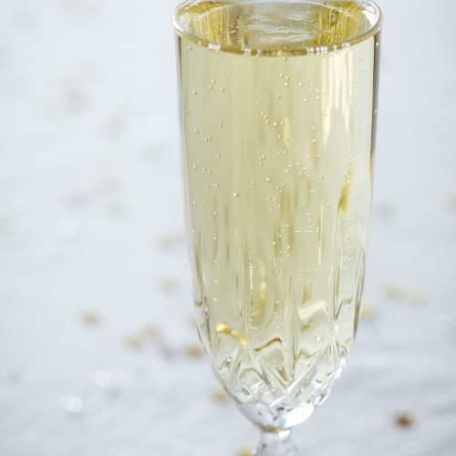 Flûte de cava pétillant catalan élaboré selon la méthode champenoise.