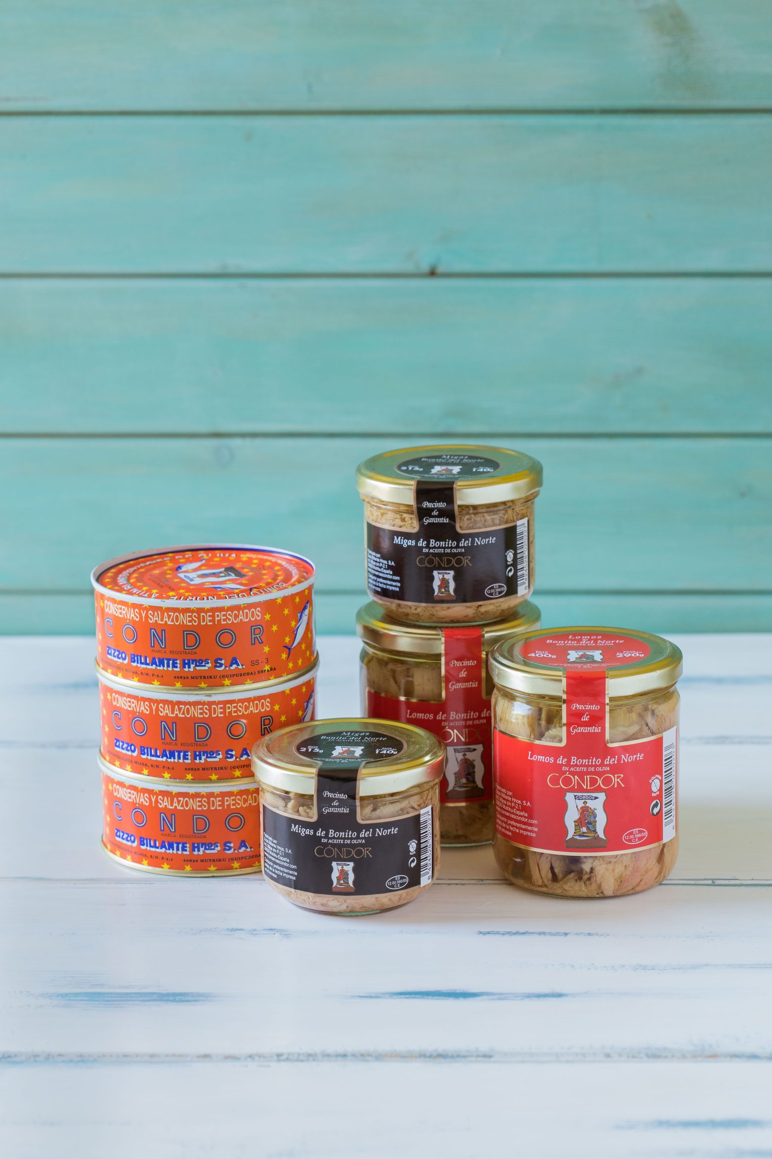 Conserves de thon blanc germon du Pays Basque en boîtes premium