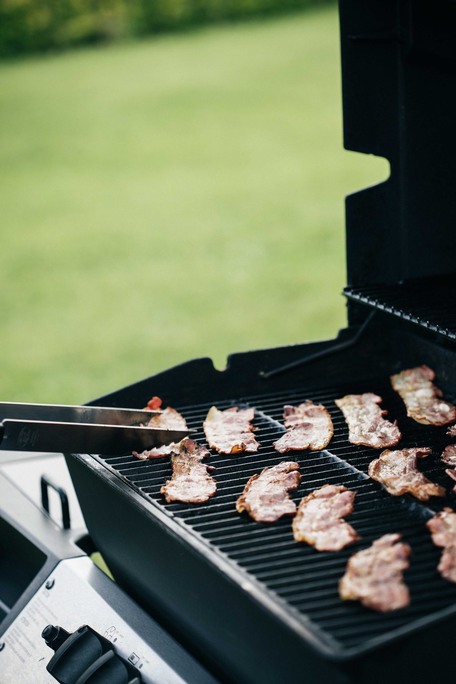 Tranches de panceta adobada grillées pour des saveurs authentiques espagnoles.