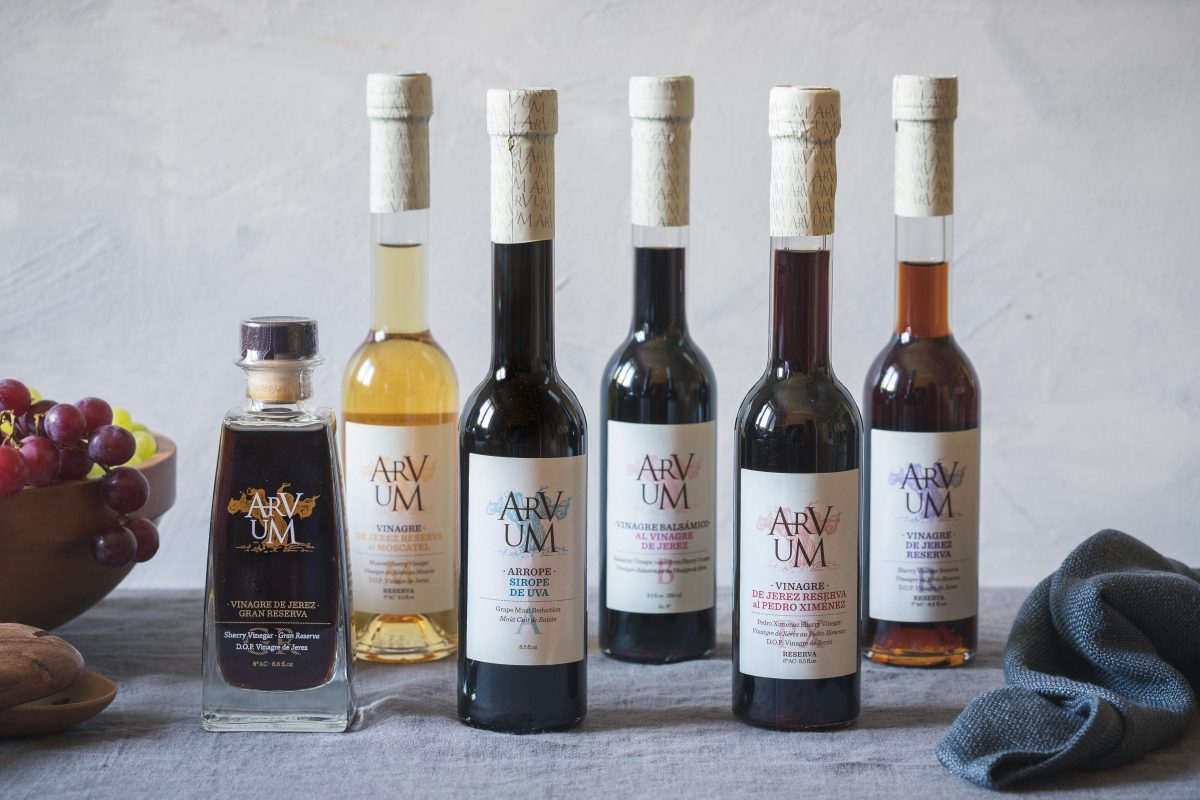 Collection complète de vinaigres ARVUM : vinaigre balsamique, vinaigre de Xérès et sirop Arrope.