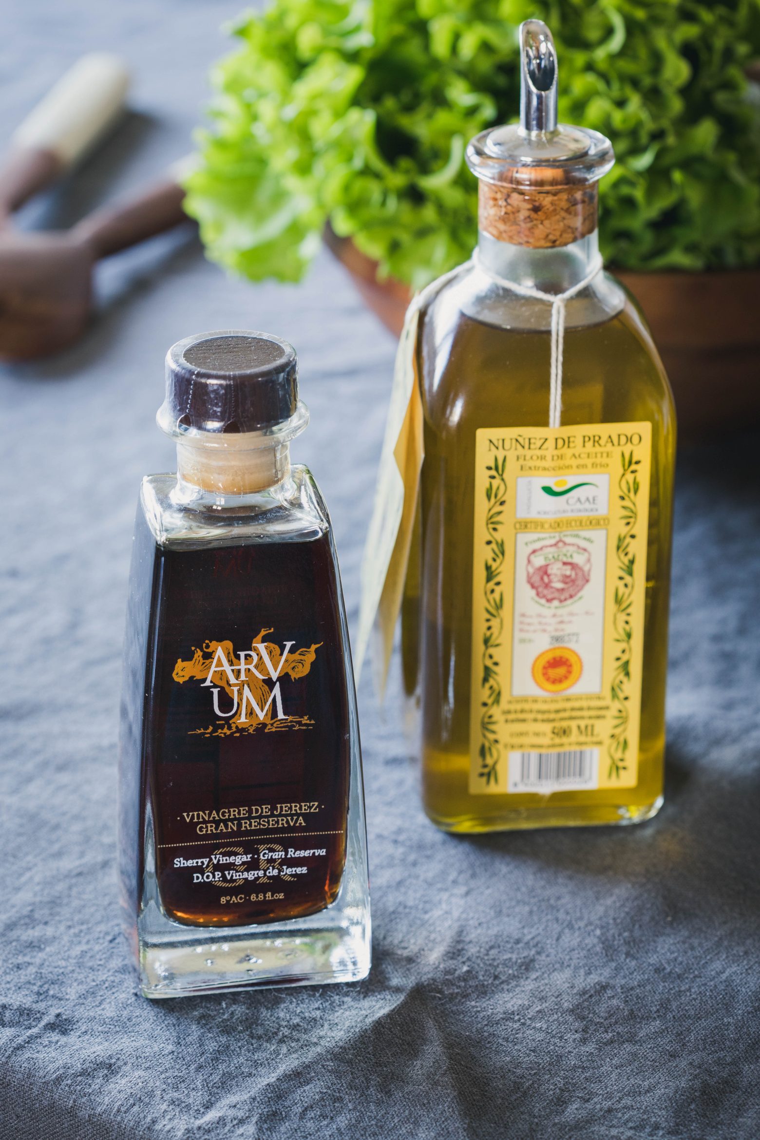 Vinaigre de Xérès Gran Reserva et huile d’olive extra vierge bio, produits haut de gamme ARVUM.