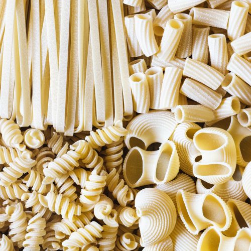 Variétés de pâtes artisanales Sandro Desii : rigatoni, lumaconi et tagliatelles.
