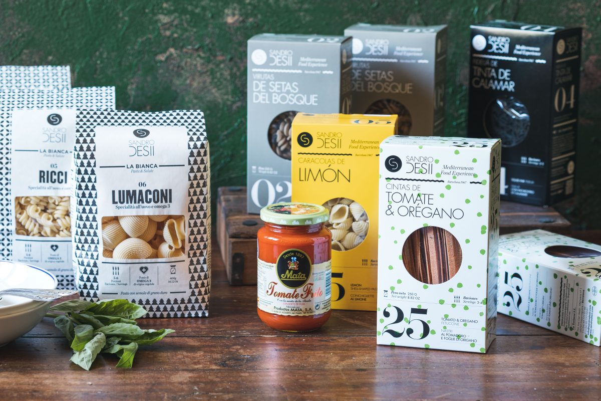 Gamme de produits Sandro Desii : pâtes artisanales, fideuà et sauces méditerranéennes.