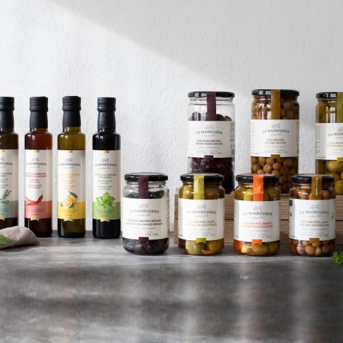 Gamme de produits La Masrojana avec huiles et olives en bocaux