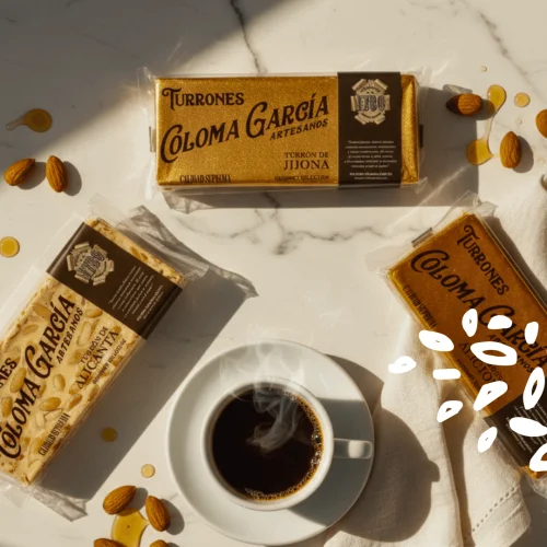 Coffret automnal de turrons Coloma García avec café et éléments naturels
