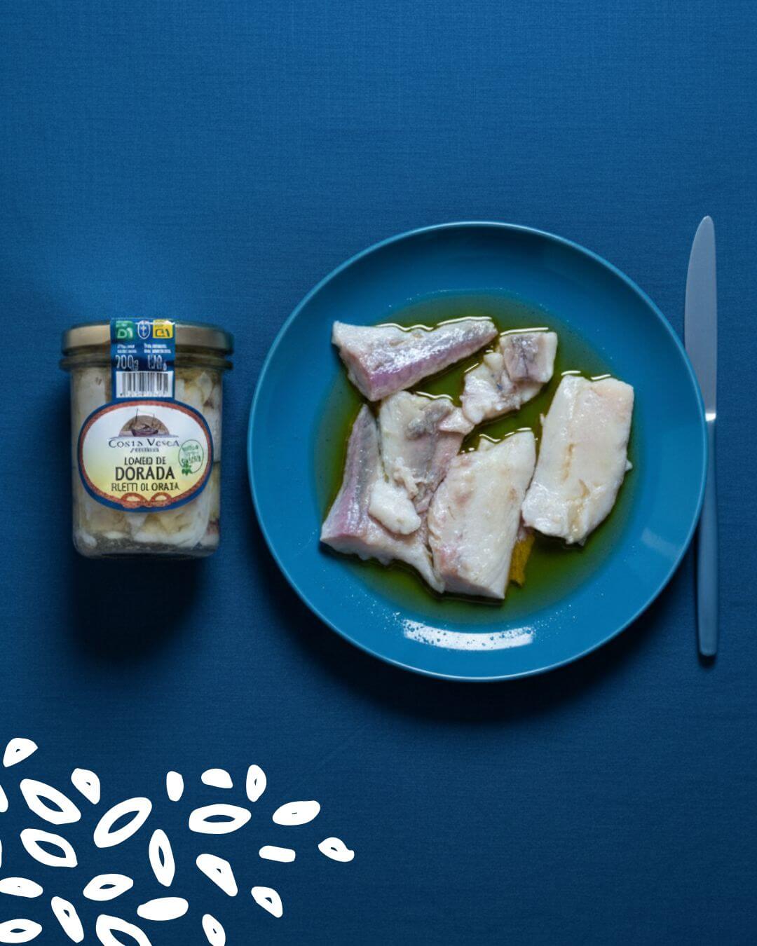 Assiette de filets de dorade Costa Vasca accompagnée du bocal original