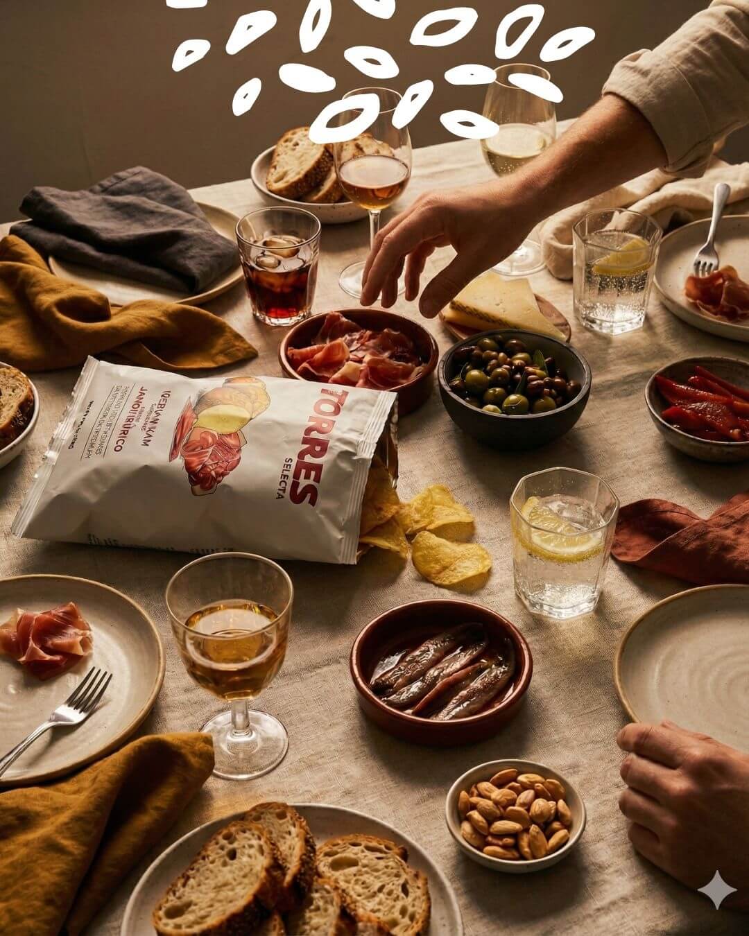 Paquet de chips torres selecta jambon ibérique sur table tapas