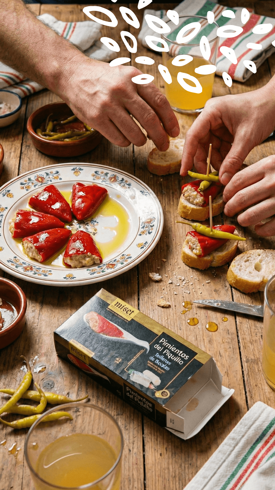 Piquillos farcis Miset servis en tapas avec guindillas et pain